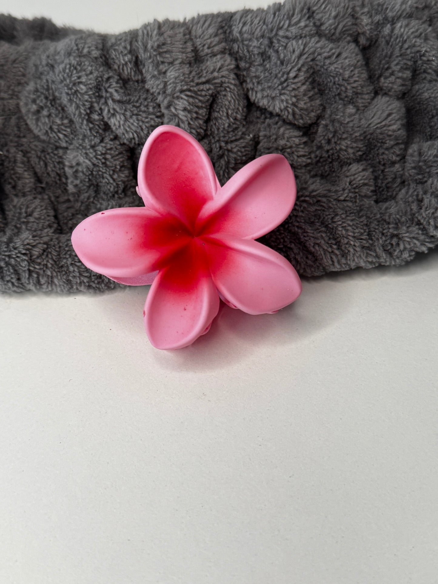 Mittelgroße Blumenhaarklammern matt