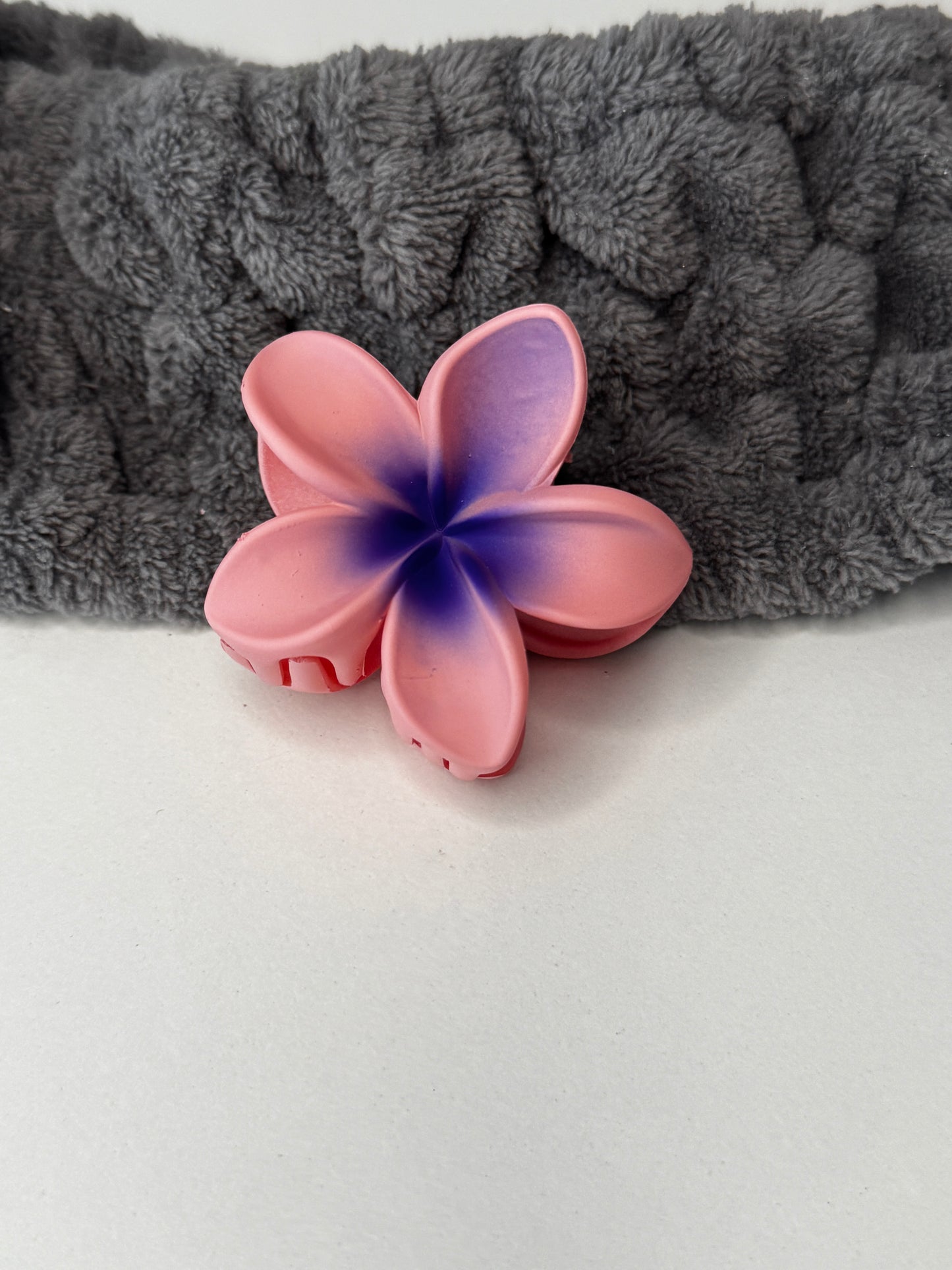 Mittelgroße Blumenhaarklammern matt