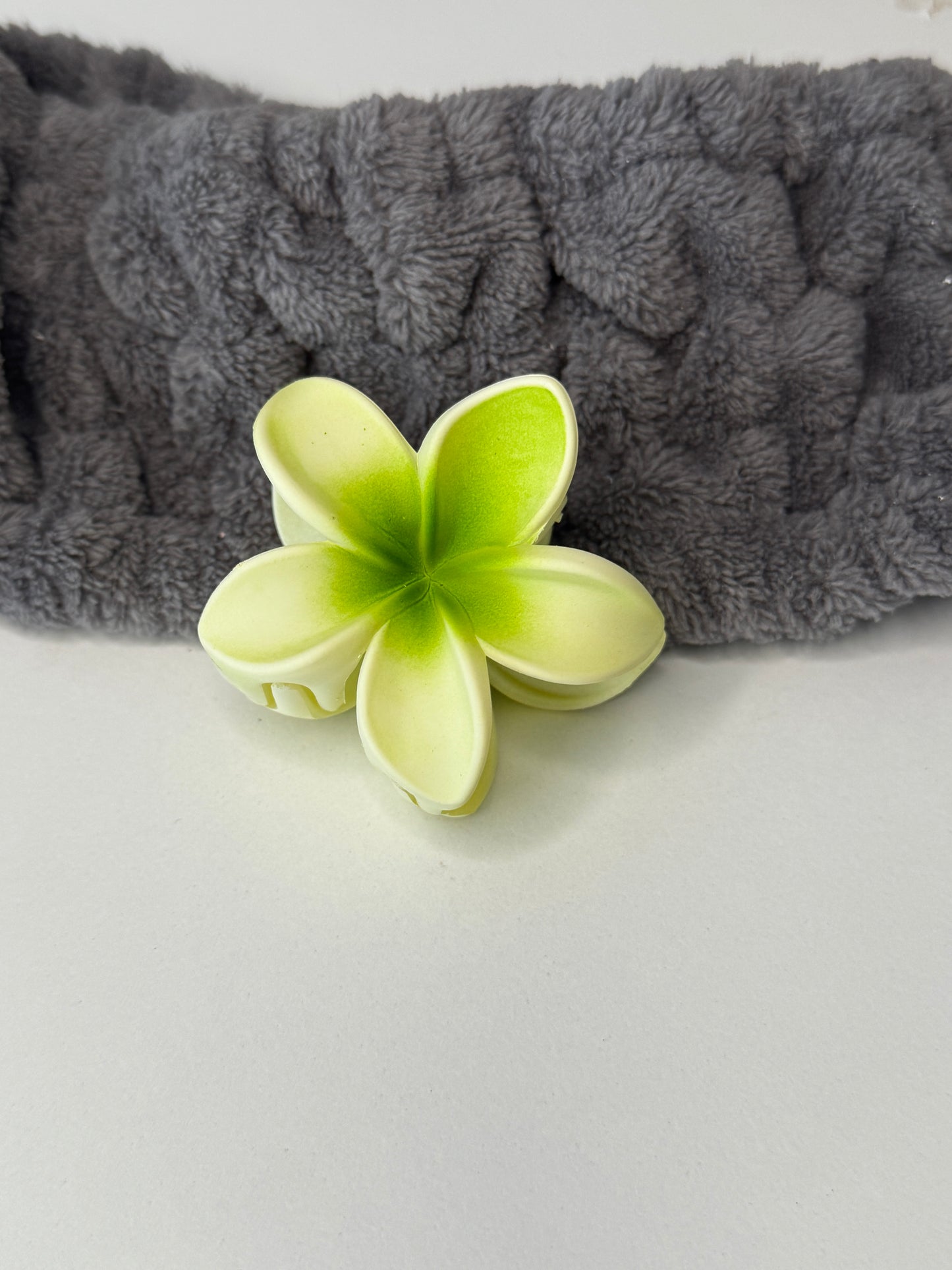 Mittelgroße Blumenhaarklammern matt