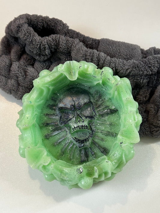 Totenkopfschale/Aschi