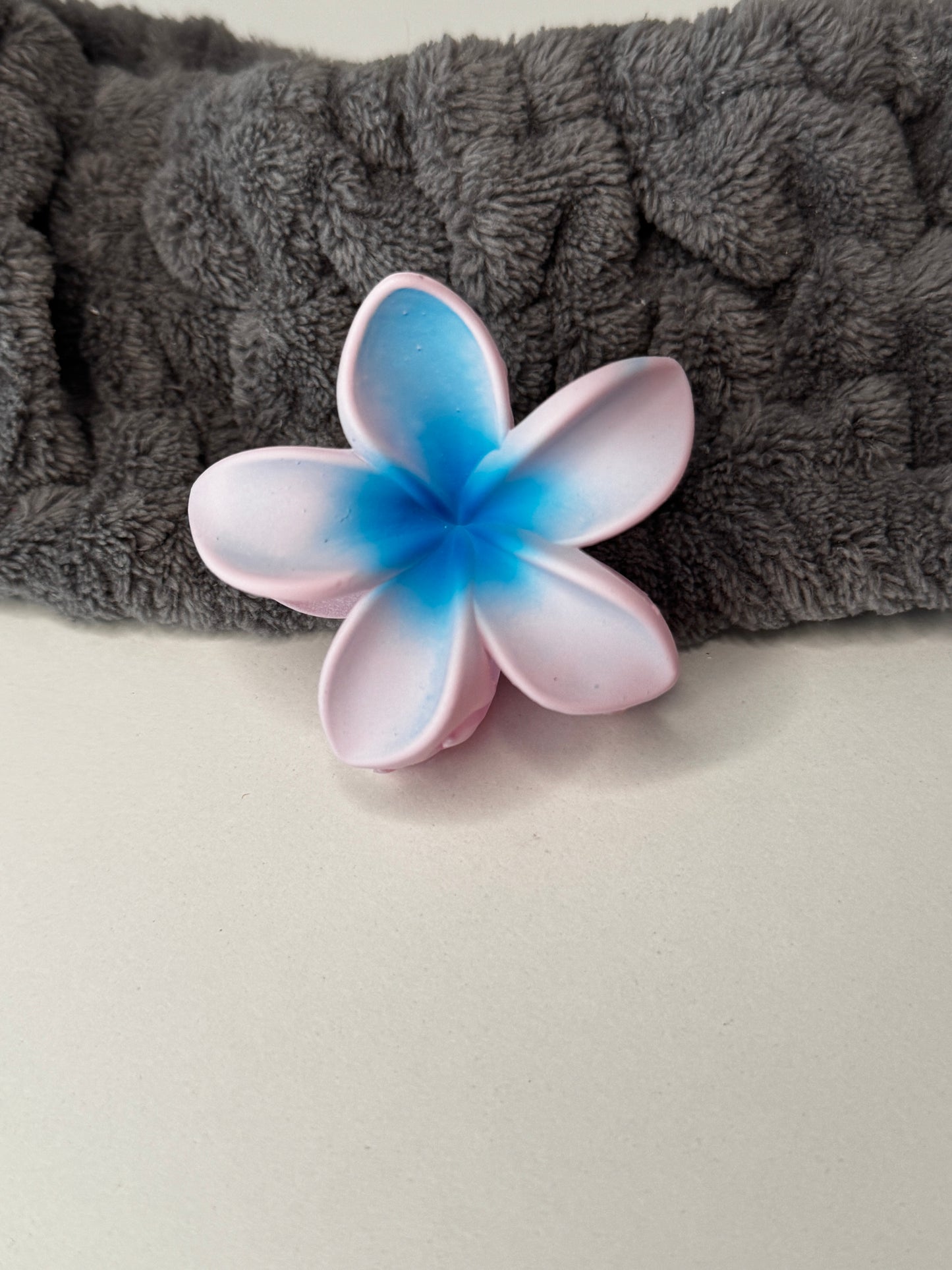 Mittelgroße Blumenhaarklammern matt