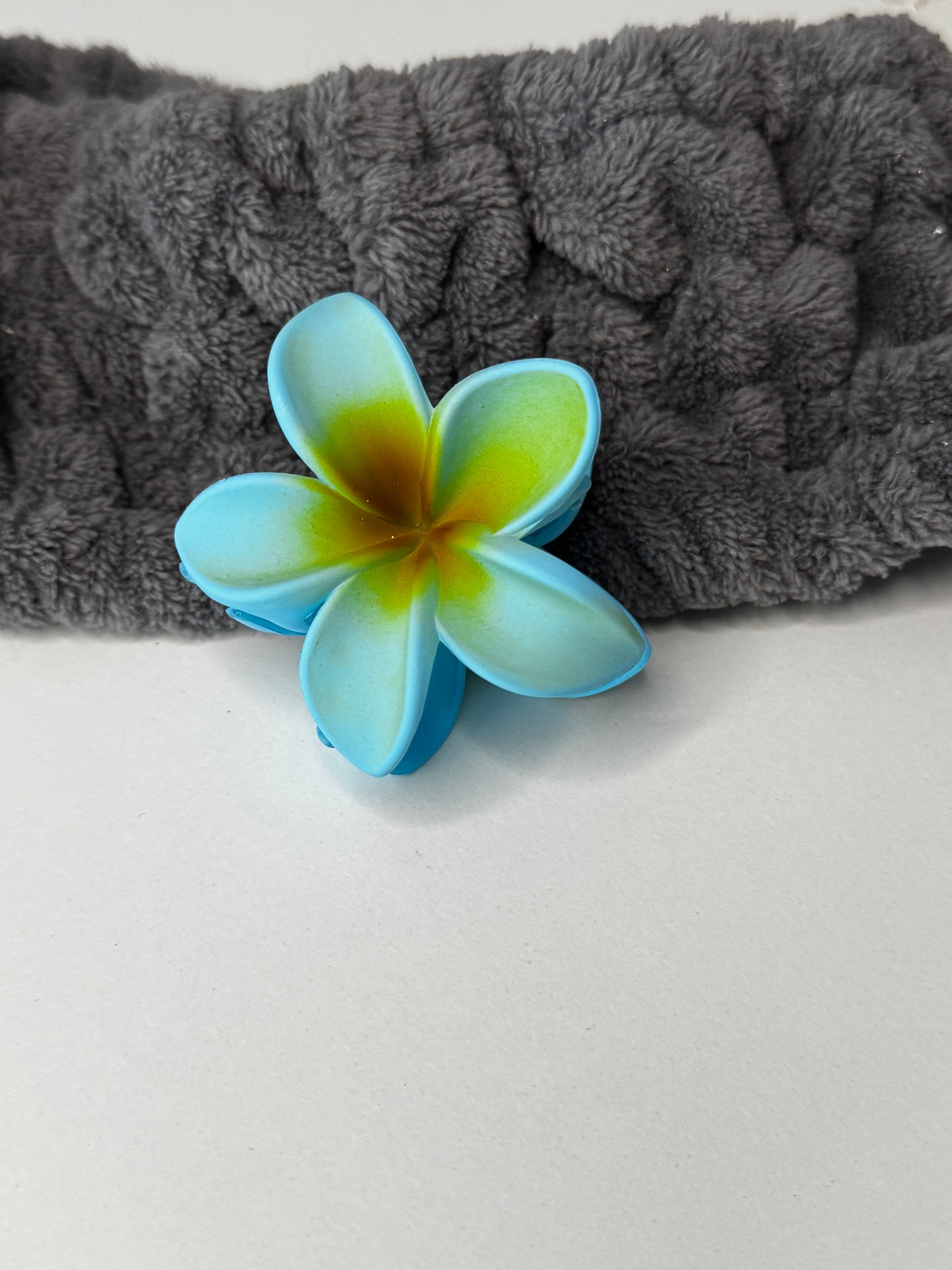 Mittelgroße Blumenhaarklammern matt