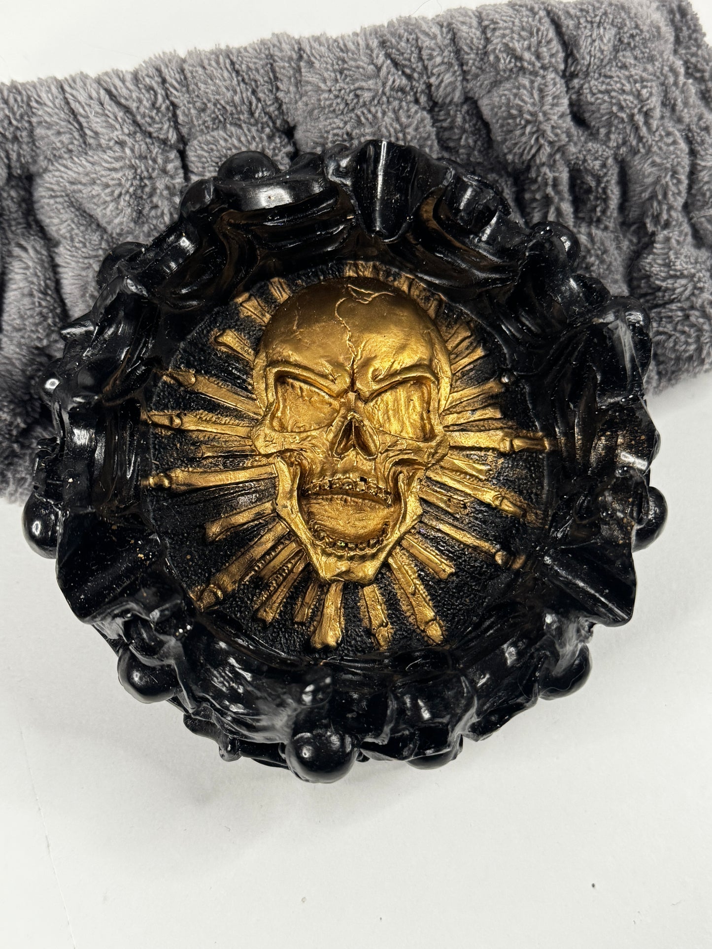 Totenkopfschale/Aschi